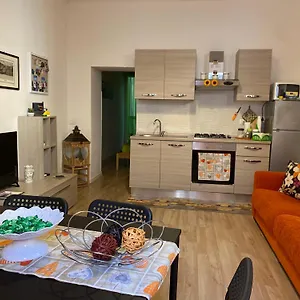 https://la-casa-di-ro-syracuse-96100.sicilyhotelsitaly.net